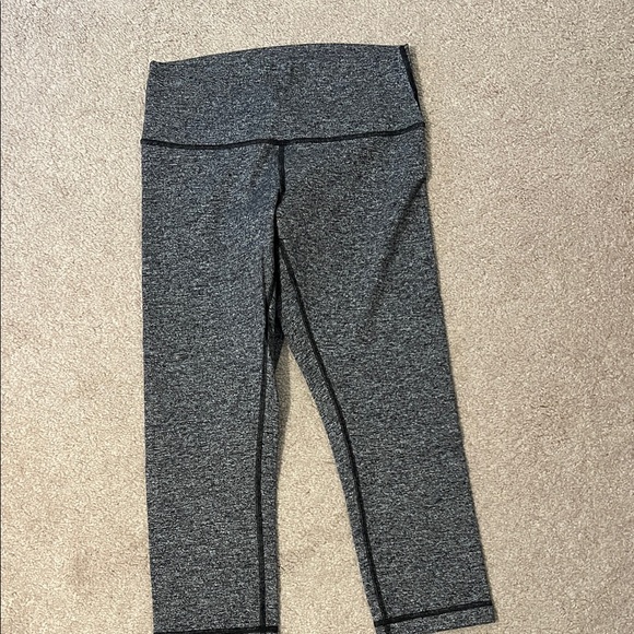 Lululemon women’s capri  Gray Leggings - Picture 1 of 4